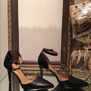 Lucky Brand pump black ankle strap 8M